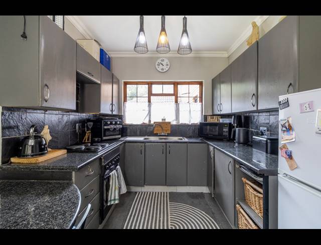 4 BEDROOM HOUSE FOR SALE IN LEEUWFONTEIN ESTATE